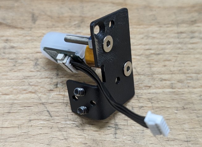 The finished assembly with metal bracket and BLTouch