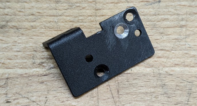 A countersunk hole was drilled in the “AI” metal bracket for holding the BLTouch